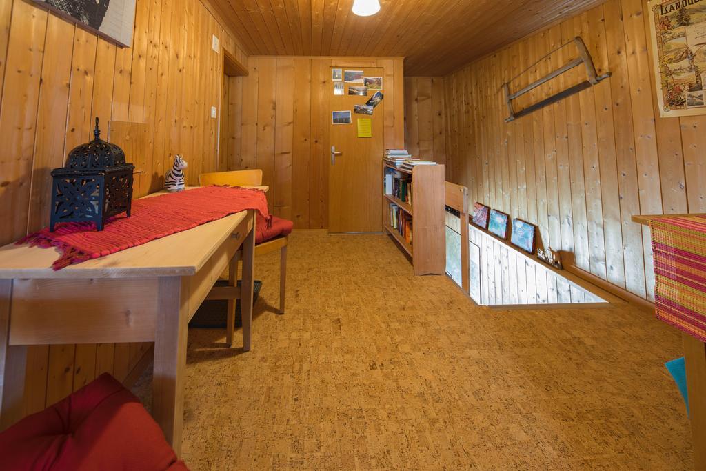 Gaestehaus Alpina In فاناس المظهر الخارجي الصورة