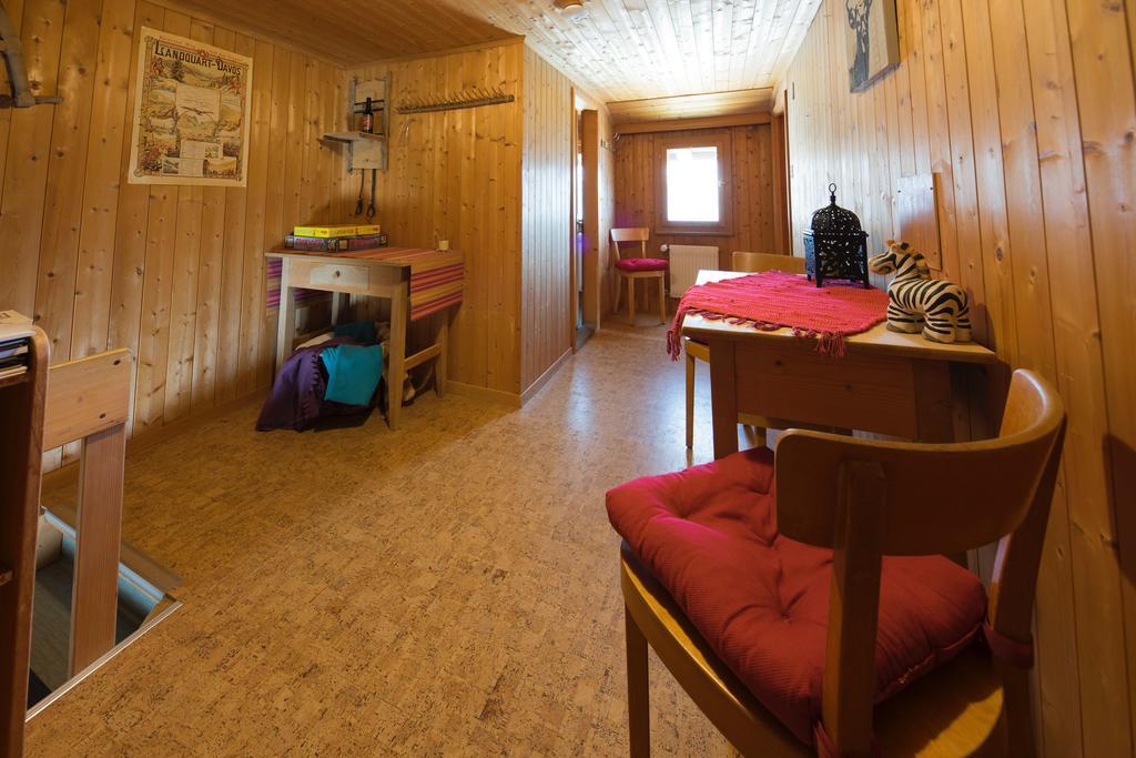 Gaestehaus Alpina In فاناس المظهر الخارجي الصورة